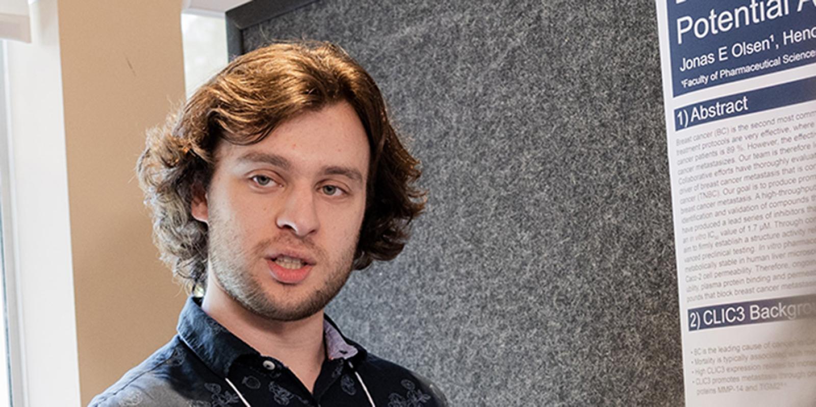 Headshot of Jonas Olsen.